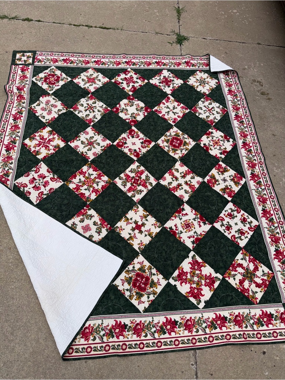 Handmade Quilt Floral Point Nine Patchwork Green Red Holiday. Beautiful!